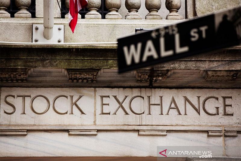 Wall Street beragam, catat Agustus terbaik sejak lebih tiga dekade